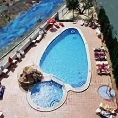 Primavera Loix Aparthotel 3*