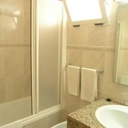 Primavera Loix アパートホテル