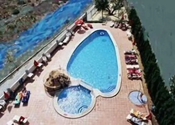 Primavera Loix Appart hôtel 3*